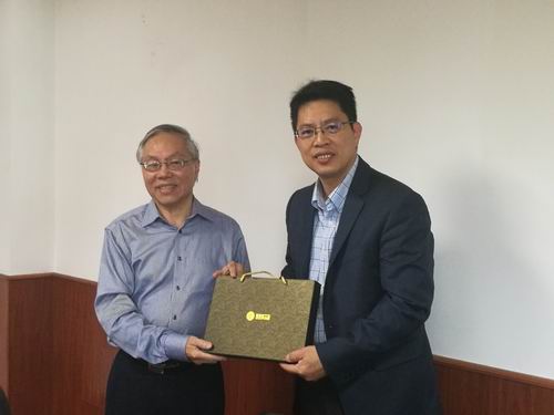 调整大小 两院院长合影.jpg 调整大小 两院院长合影.jpg