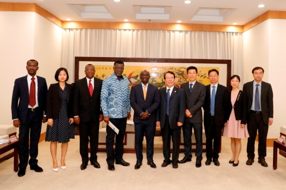 加纳来访.jpg 加纳来访.jpg