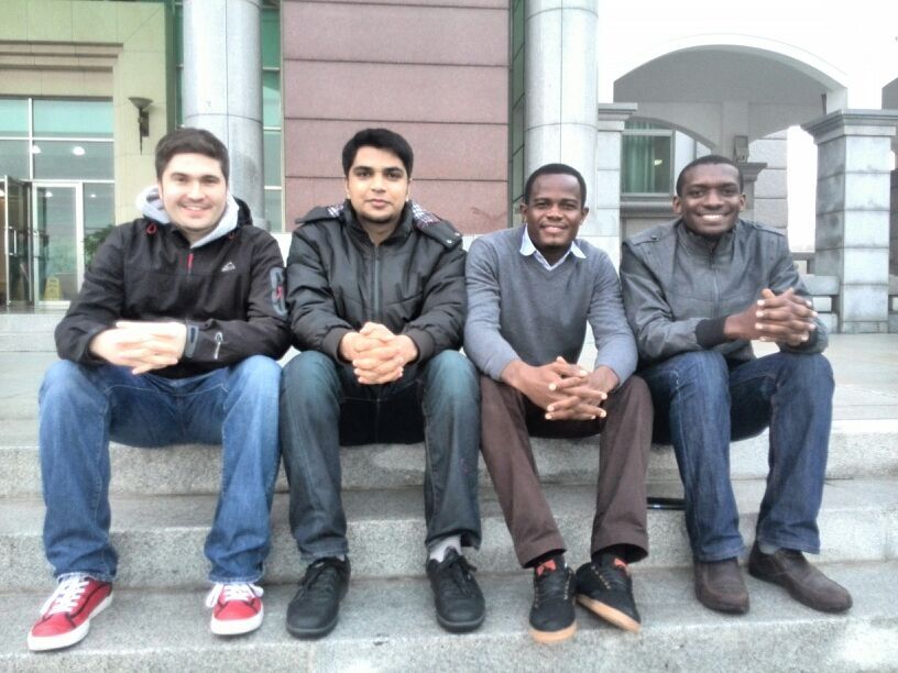 国际生合影(学子感悟配照片).jpg 国际生合影(学子感悟配照片).jpg